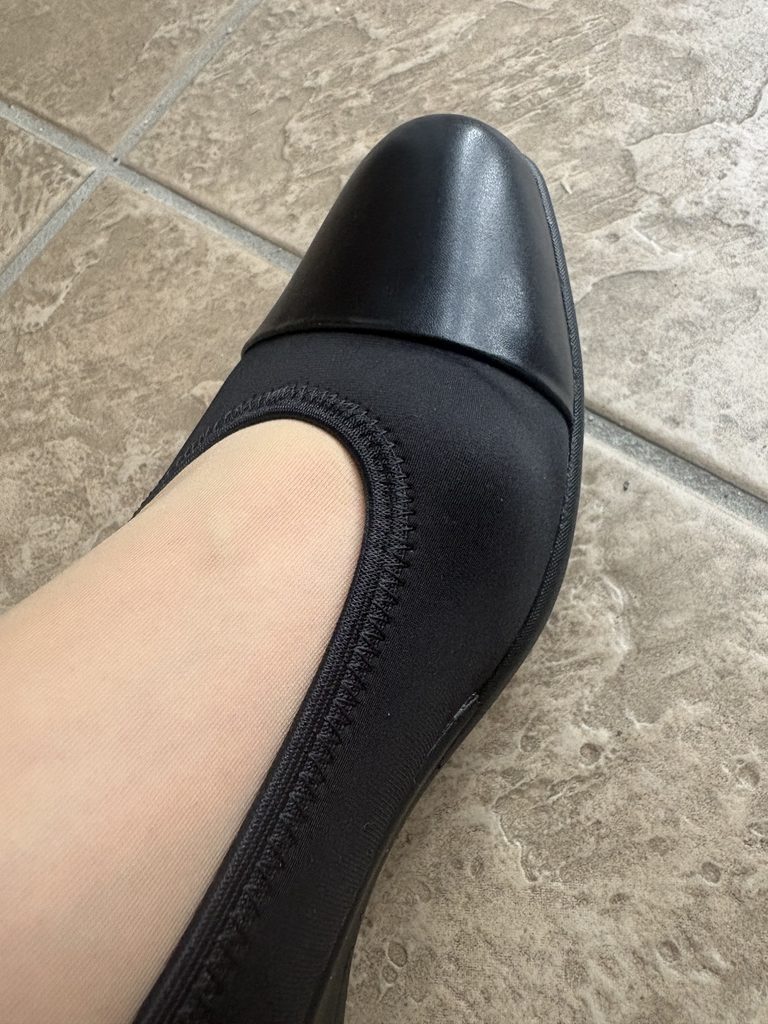 fitfit黒パンプスの外反母趾部分に当たる素材